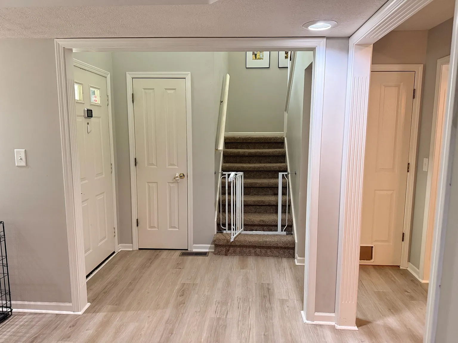 3 bed, 2.5 bath, 2688 sqft, $3,100 — Photo 3