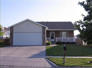 2109 Manitou Dr, Lincoln, NE 68521