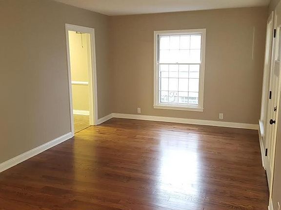 4th image of 5371 Rosslyn Ave