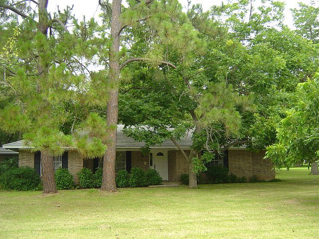 1st image of 221 Sleepy Hollow Dr