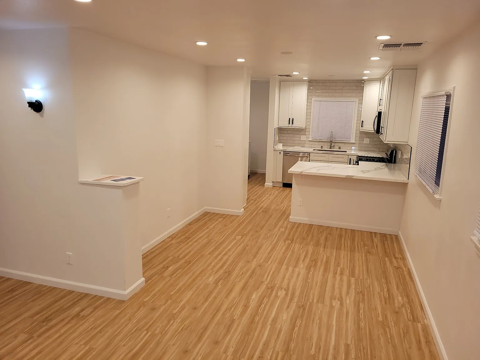 2 bed, 932 sqft, $2,985 — Photo 3