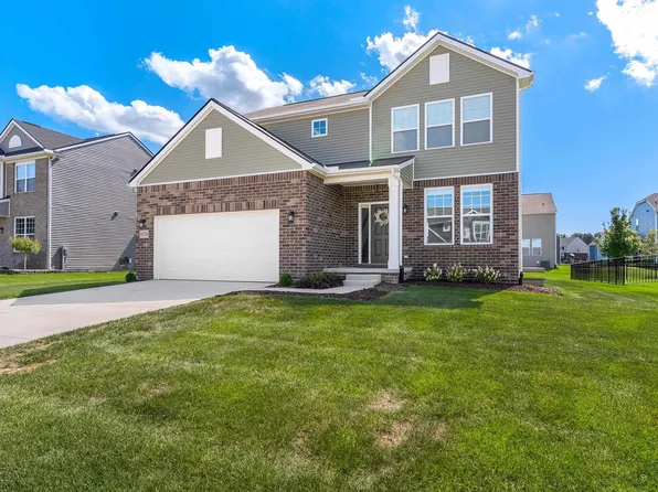 51376 Maple Leaf Dr, Macomb, MI 48042