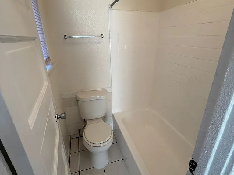 1128 Raymond Ave — Photo 4