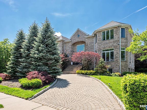 2nd image of 1115 Arcadian Way