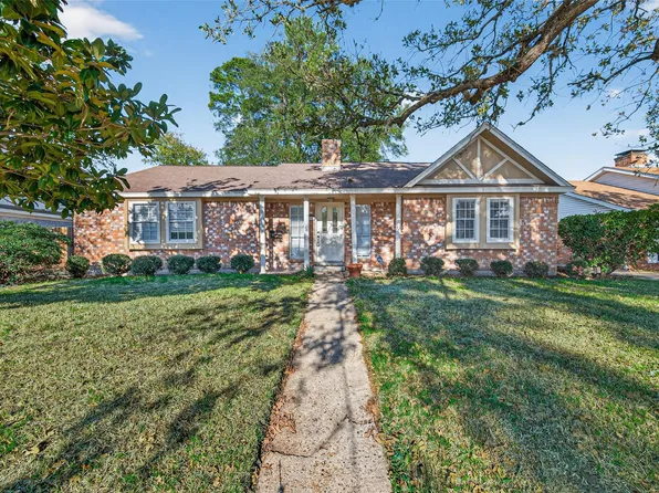 6038 Greenmont Dr, Houston, TX 77092