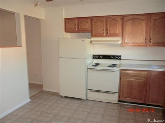5th image of 25680 Salem St