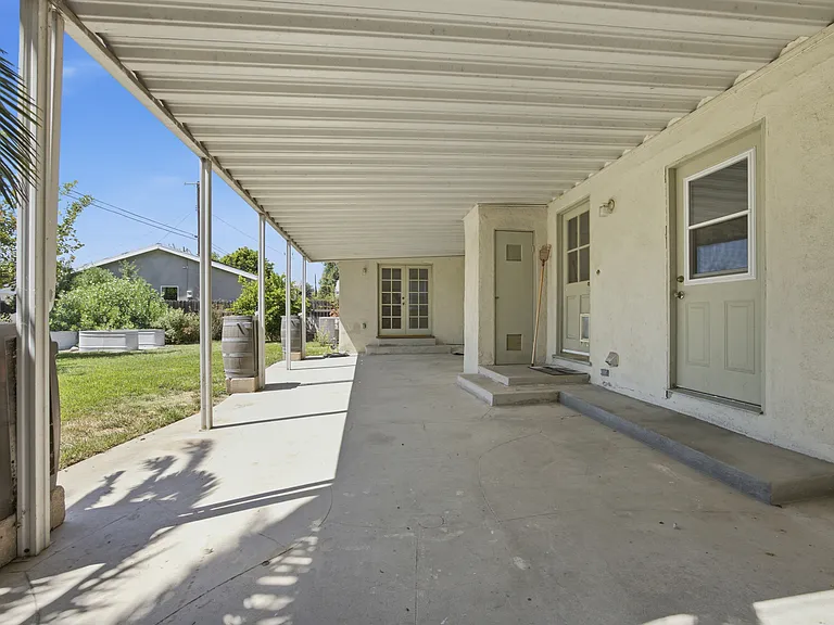 7439 Amestoy Ave — Photo 19