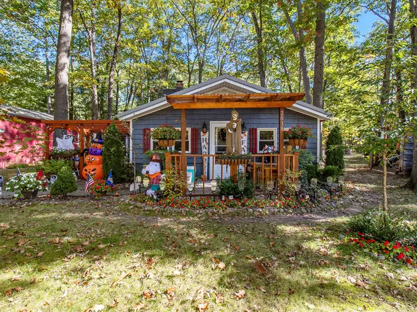 2038 N 4th St, Fountain, MI 49410