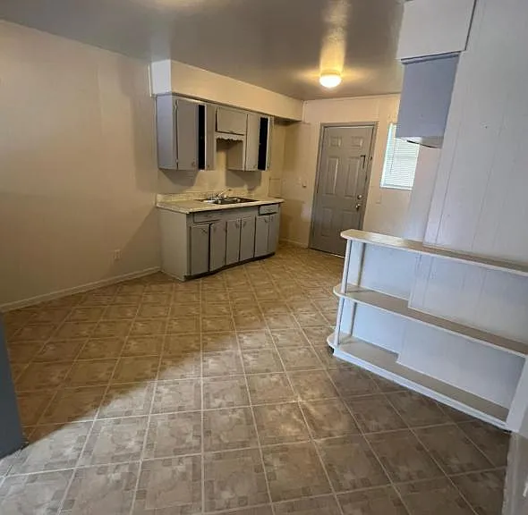 5462 Makeig St — Photo 2