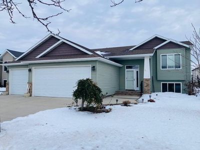 2002 35th Street Cir S, Moorhead, MN, 56560