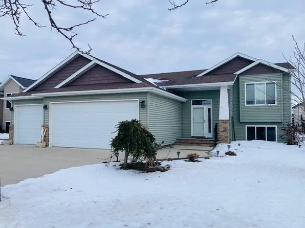 2002 35th Street Cir S, Moorhead, MN 56560