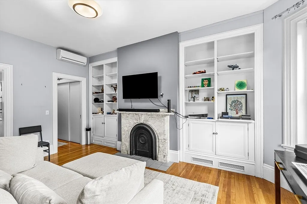 Building Photo - 93 Pembroke St #2