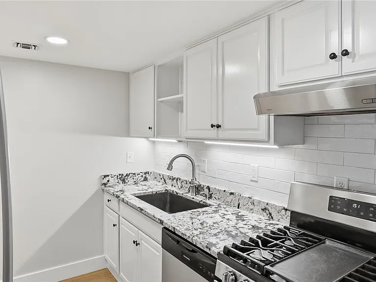 1474 Marsh Rd — Photo 7