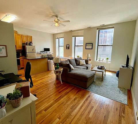 2nd image of 1459 N Milwaukee Ave APT 2C