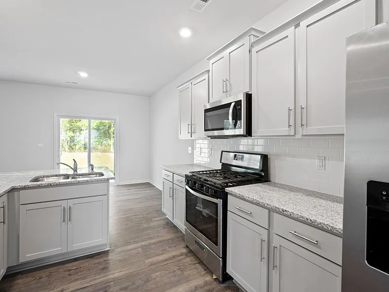 16117 Trenton Green Ln — Photo 5