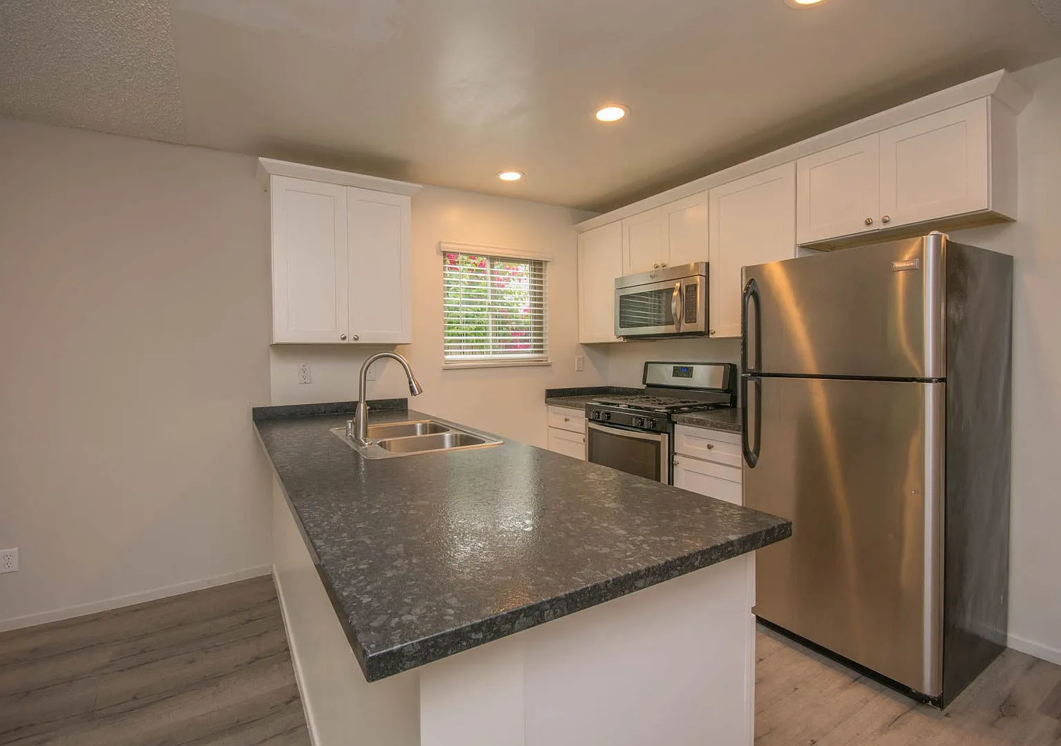 West Palm Apartments — Photo 2
