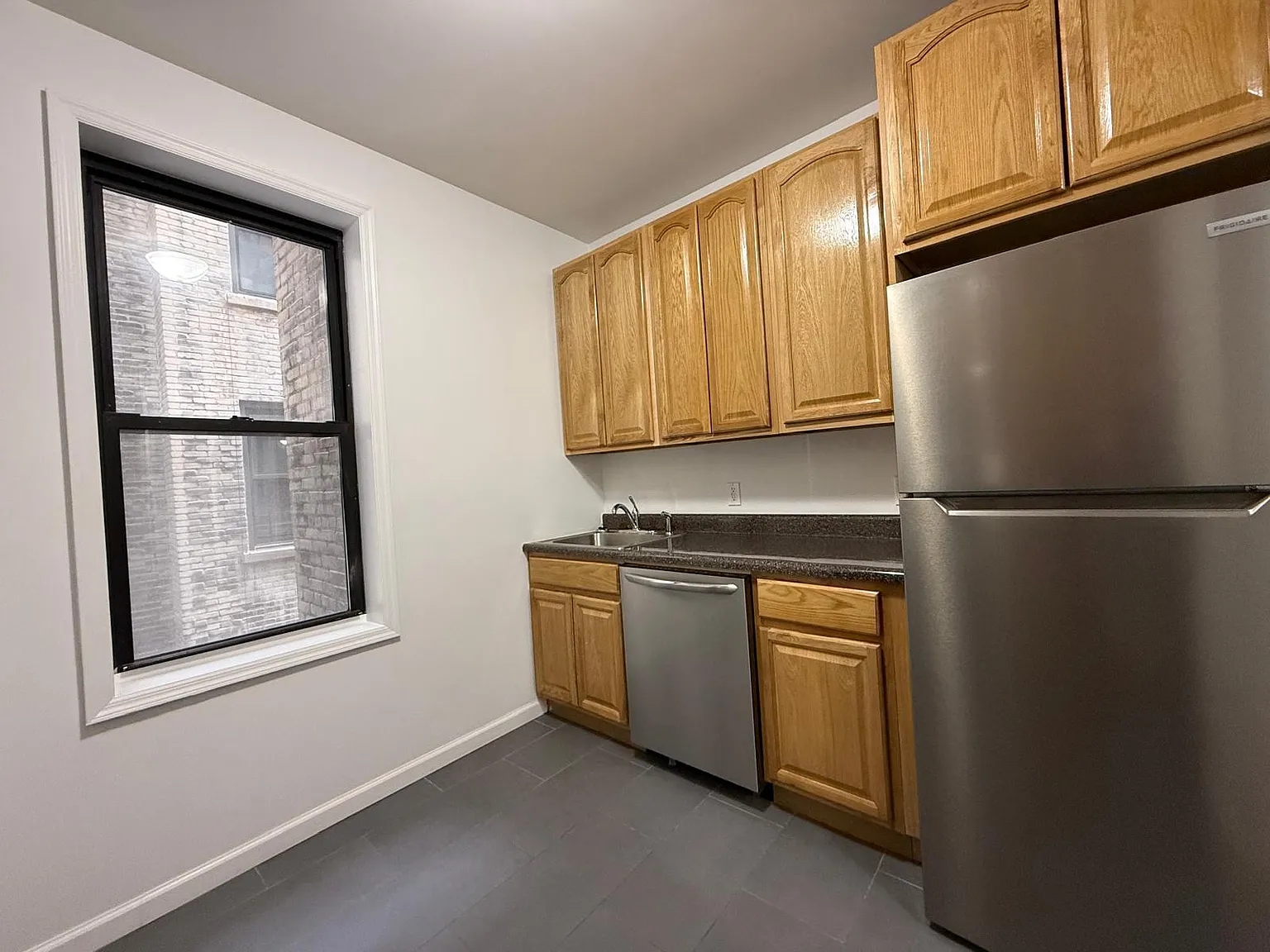 845 Riverside Drive — Photo 3