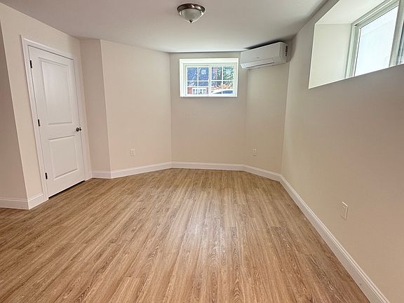 5th image of 137 Sommer Ave #Basement