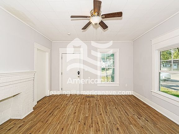 1005983_002_living_room_3.jpg