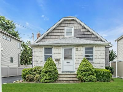 274 N Michigan Avenue, Massapequa, NY, 11758