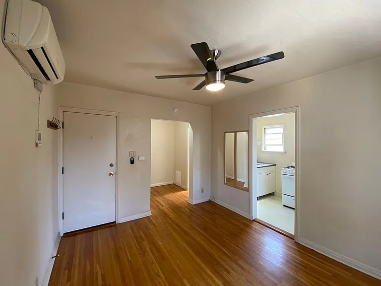 697-701 Mira Monte Pl — Photo 4
