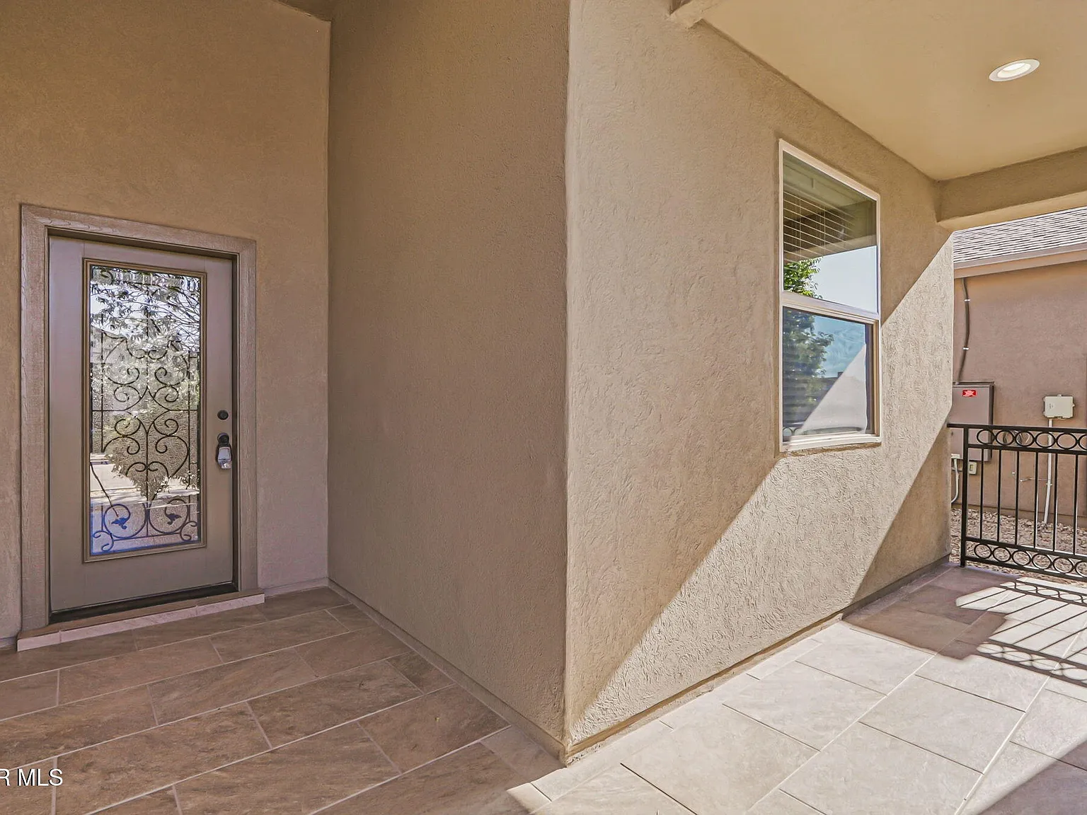 4 bed, 2.0 bath, 1930 sqft, $2,100 — Photo 2