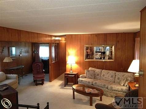 3333 Ravenswood living room.jpg