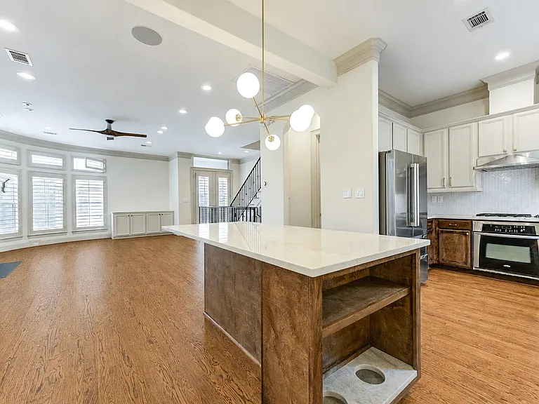 6302 Prague St — Photo 19