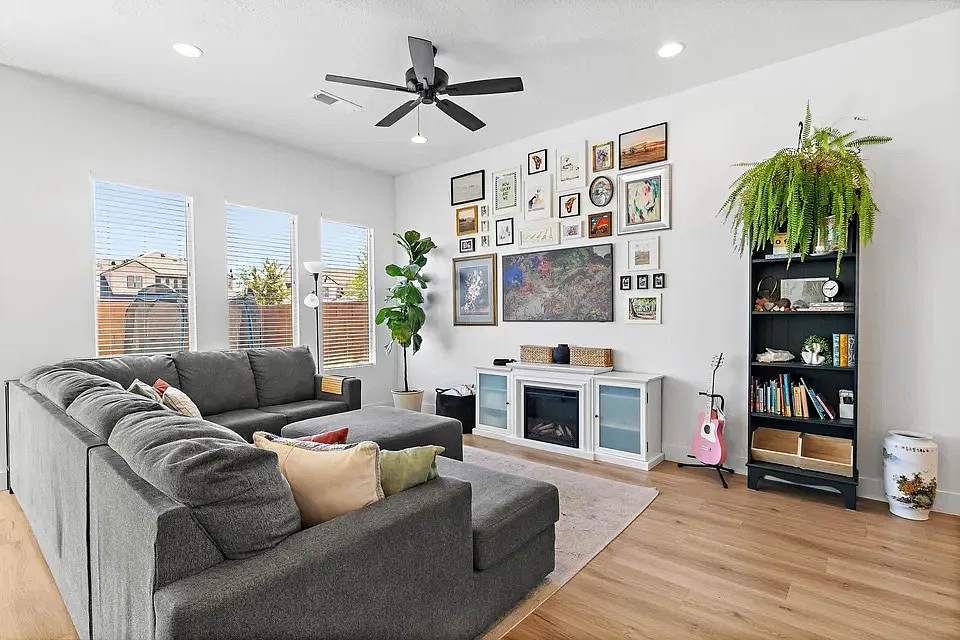 3 bed, 2.5 bath, 1824 sqft, $2,300 — Photo 3