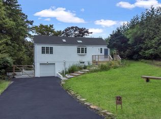 12 Ridge Ln, Hampton Bays, NY 11946
