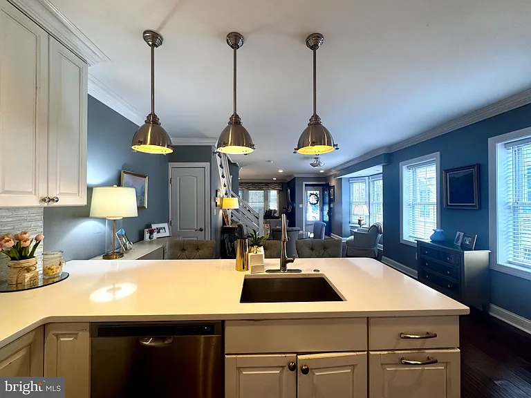 24 Thomas Ave — Photo 30