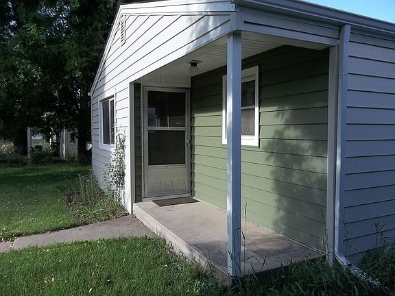 2nd image of 608 Endicott St