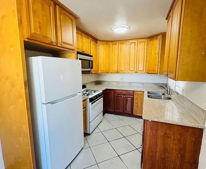 19419 Victory Blvd #9 — Photo 4