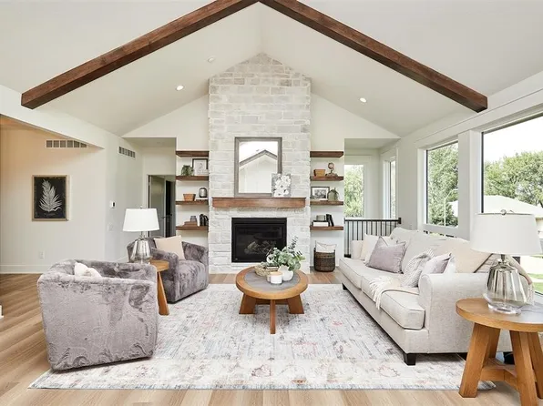 4925 162nd St, Urbandale, IA 50323