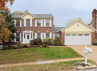 2727 China Lake Dr, Saint Louis, MO 63129