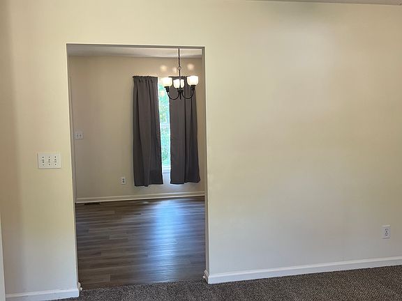 5th image of 225 Pickler Rd