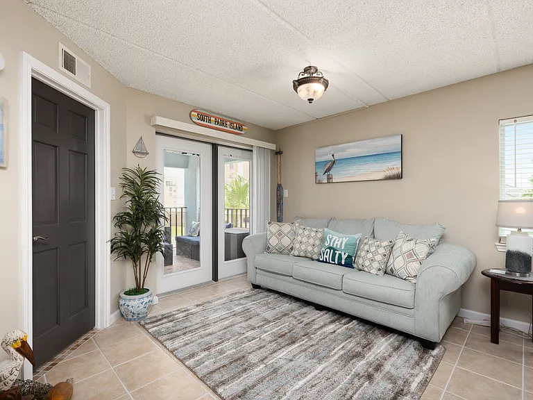 132 E Gardenia St #6 — Photo 5
