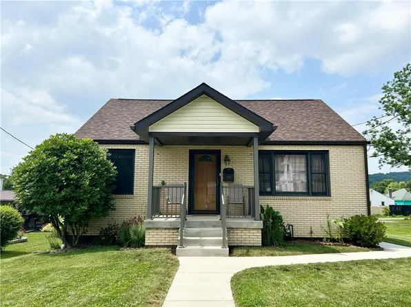 2711 Harbison St, Natrona Heights, PA 15065