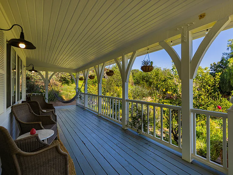 Loma Dr — Photo 33
