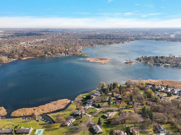 3340 Windcroft Dr, Waterford, MI 48328
