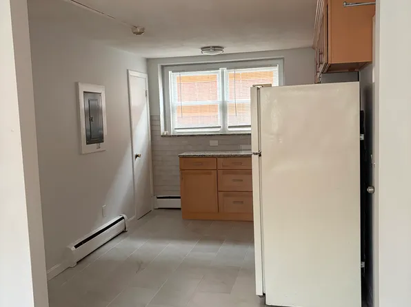 89 Draper St APT 1, Pawtucket, RI 02861