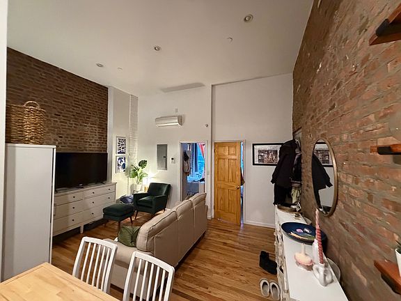 4th image of 25 W 19th St #2A