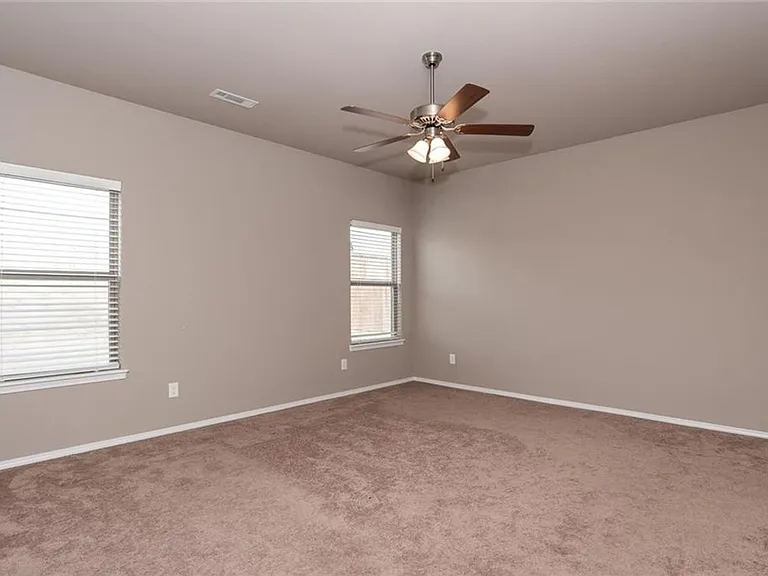 408 Driftwood Ave — Photo 7