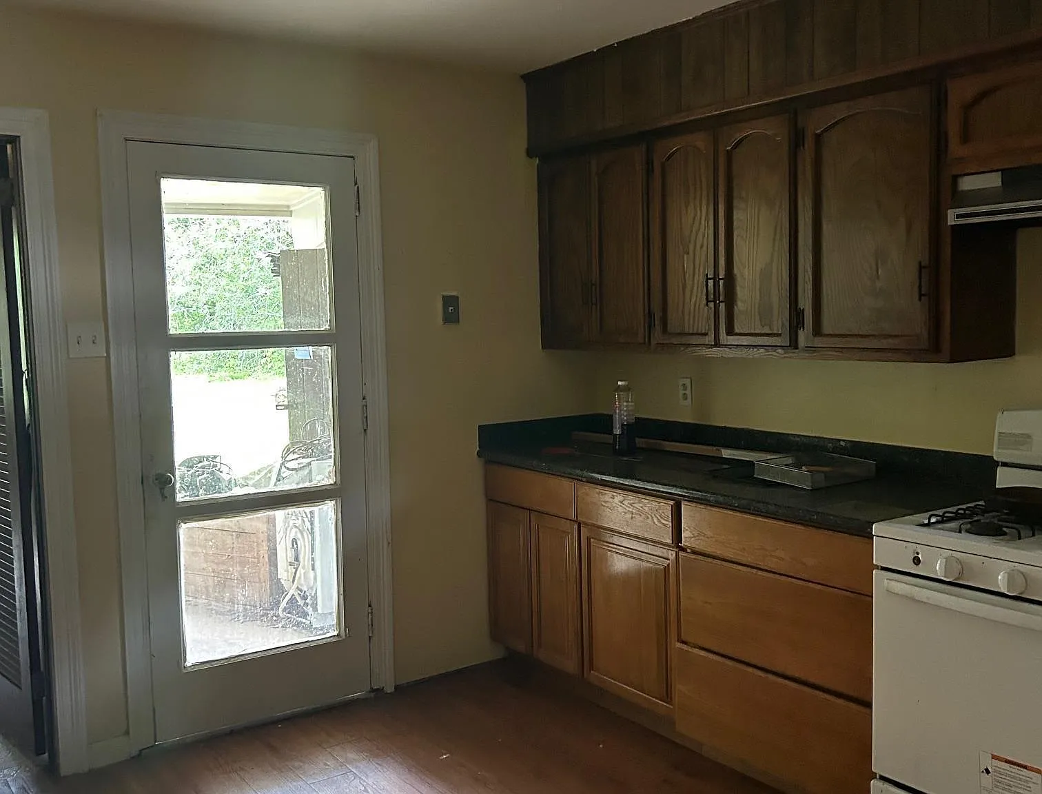 3 bed, 1250 sqft, $1,400 — Photo 2