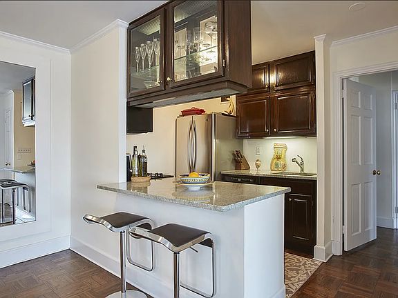4th image of 20 W 64th St APT 42S