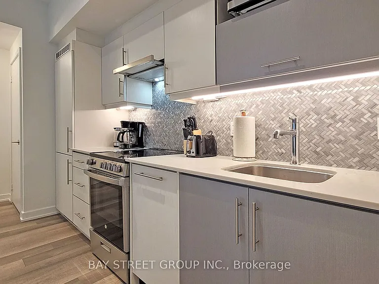181 Huron St #204 — Photo 5