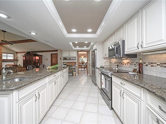 3rd image of 8648 Longwood Dr