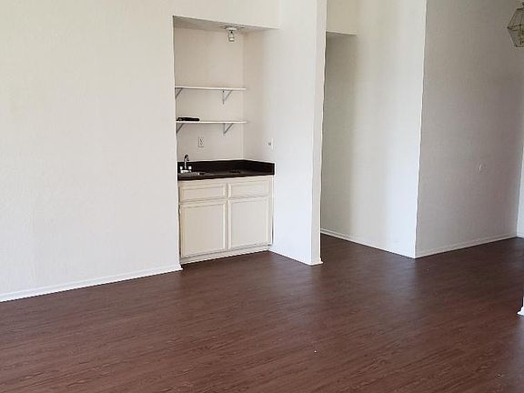 4th image of 10021 Mignonette St