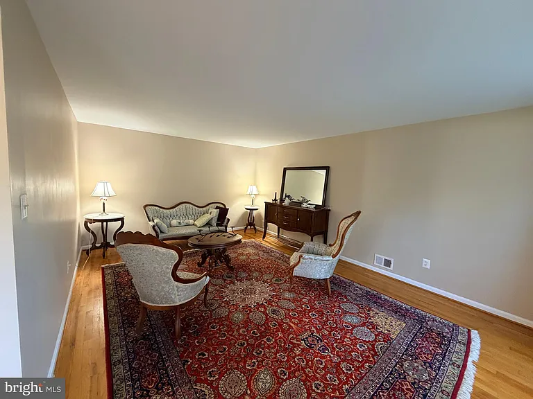 10802 Hunt Club Rd — Photo 8