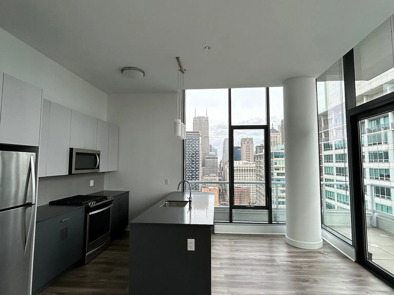 Printer's Row 2 Bedroom 2 Bath Penthouse - High Cielings, Balcony — Photo 3